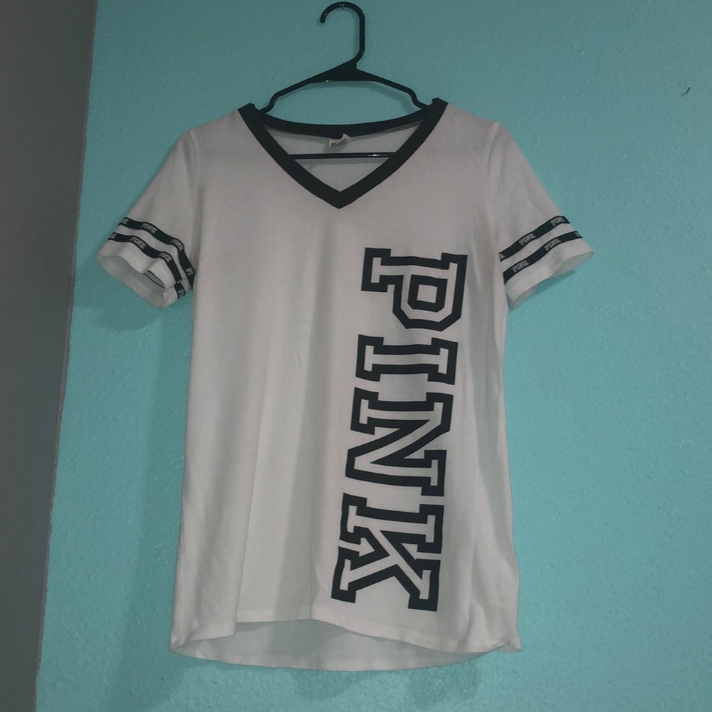 White v neck T-shirt